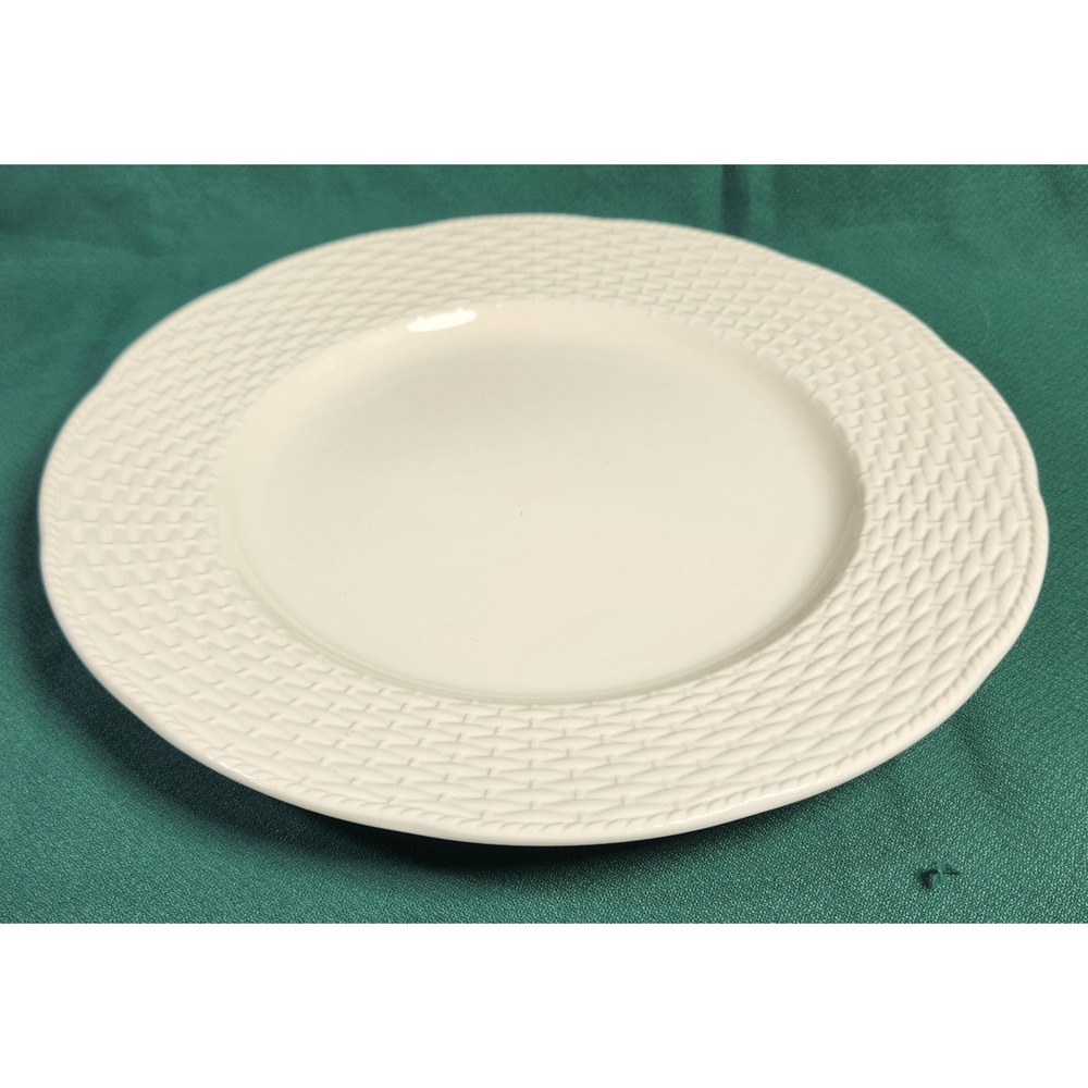 Mikasa COUNTRY MANOR Round Serving PLATTER embossed‎ Basket Weave white FF001